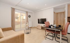 Chic Apartment Near Acropolis